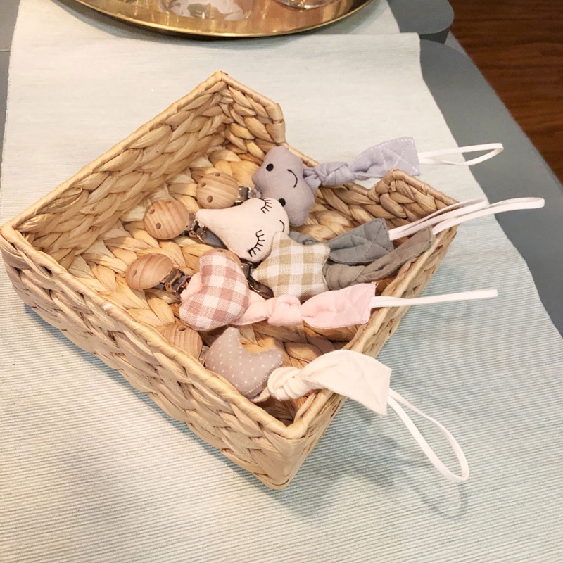 Dây Đeo Núm Vú Giả 10 Lựa Chọn Bằng Kim Loại Tiện Dụng Cho Bé