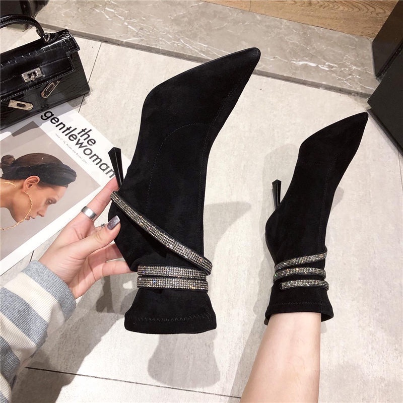 Giày bốt cao gót mũi nhọn đính đá thời trang mùa thu 2021