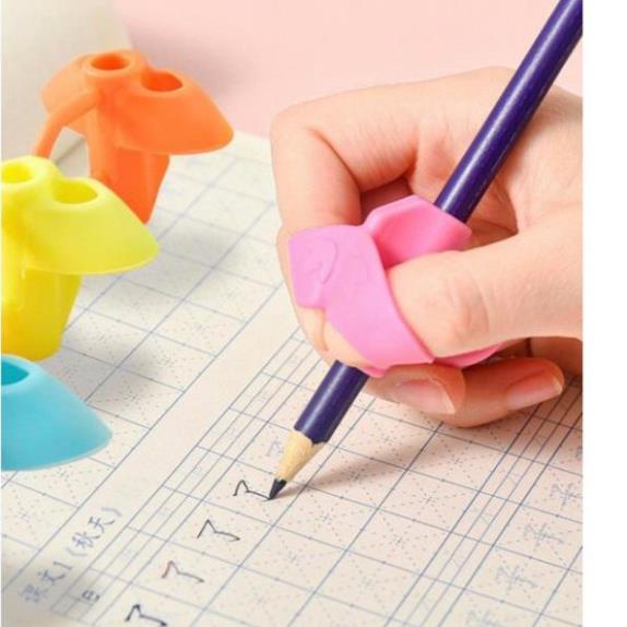 (SIÊU RẺ) (giá sỉ) ĐỆM BÚT ĐỊNH HÌNH GIÚP BÉ CẦM BÚT ĐÚNG QUY CÁCH