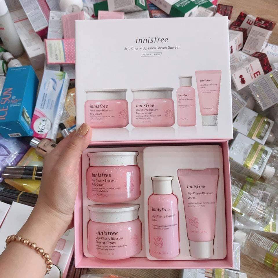Bộ Dưỡng Nâng Tone Sáng Da Và Dưỡng Ẩm Innisfree Jeju Cherry Blossom Cream Duo Set (4 Sản Phẩm)