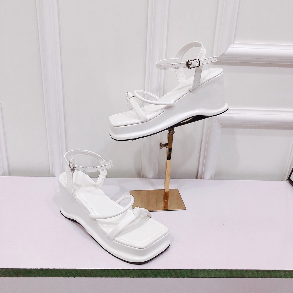 Sandal Đế Xuồng 7p Đế Mút Bọc Da 2 Màu Đen Trắng Chất Nhẹ Mang Cực Xinh - Giày Xuồng Đế Bánh Mì Chị Chảnh Store