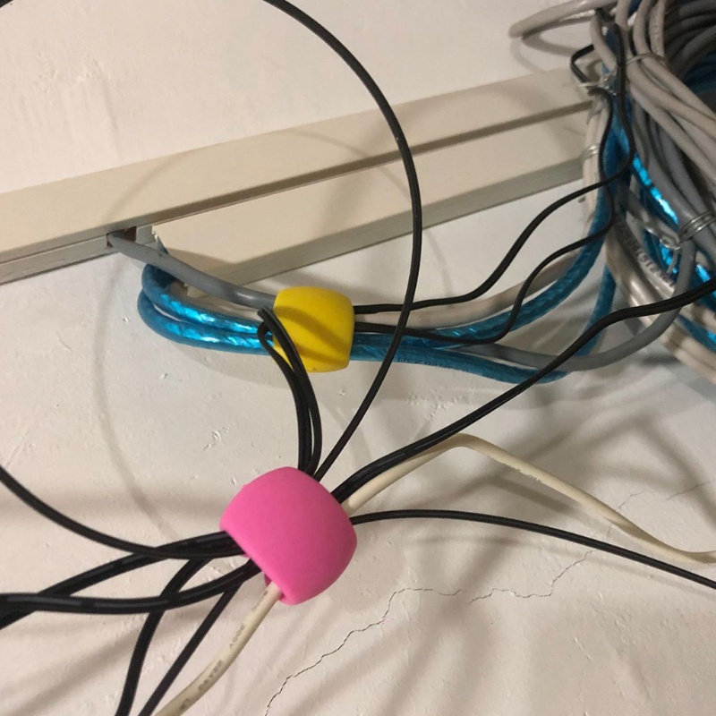 Set 4 kẹp giữ dây cáp màu sắc đơn giản tiện dụng