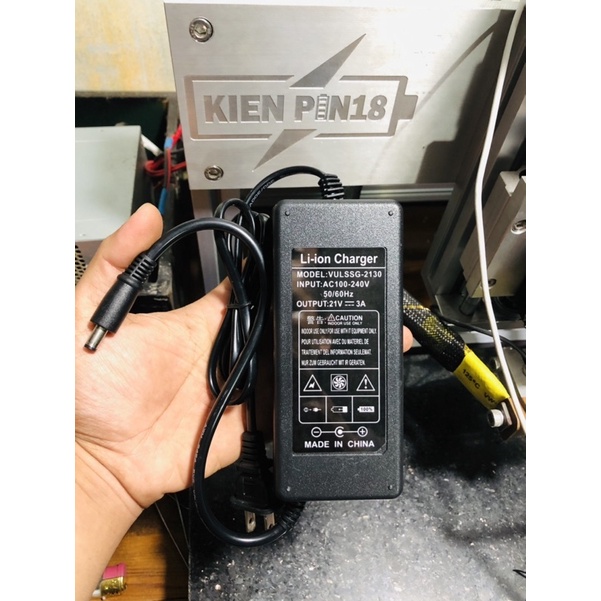 Sạc PiN 5s-21V 2A-3A (Có đèn báo + Quạt tản nhiệt và tự ngắt khi đầy) Mới 100% giá siêu rẻ ⚡️⚡️⚡️