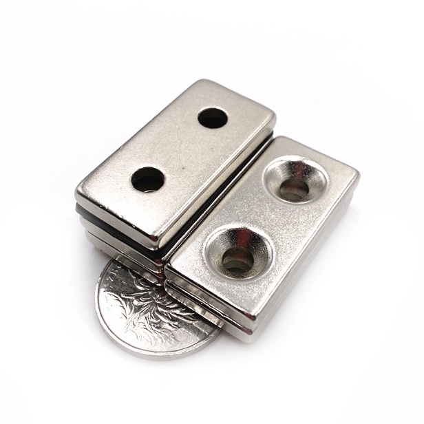 Nam châm đất hiếm có lỗ bắt vít 40x20x5mm