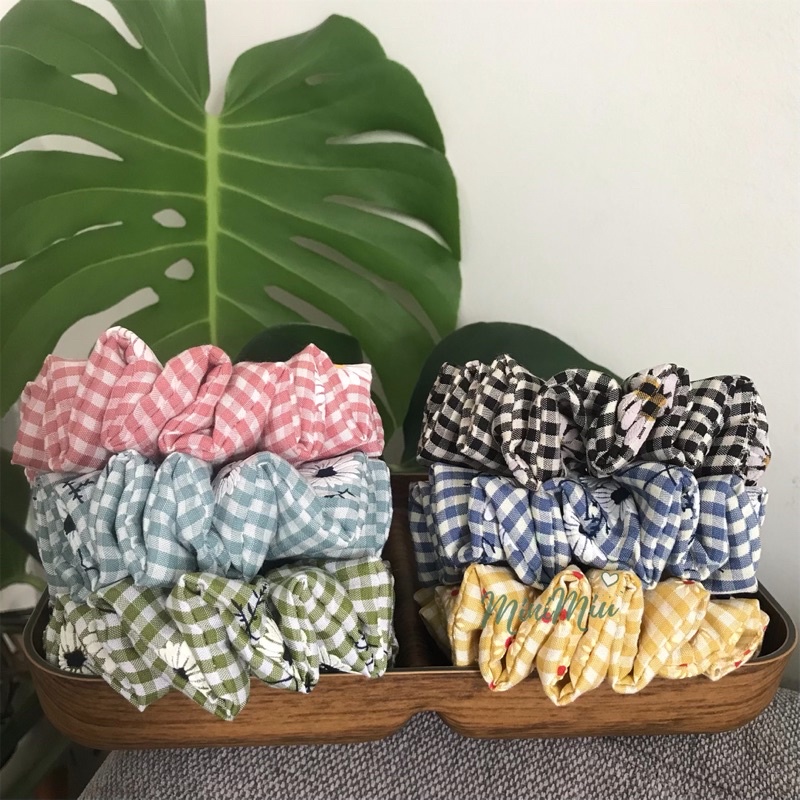 Dây buộc tóc nữ vải kate caro in hoa DAISY, Cột tóc vải scrunchies kẻ ô siêu dễ thương cho bạn nữ