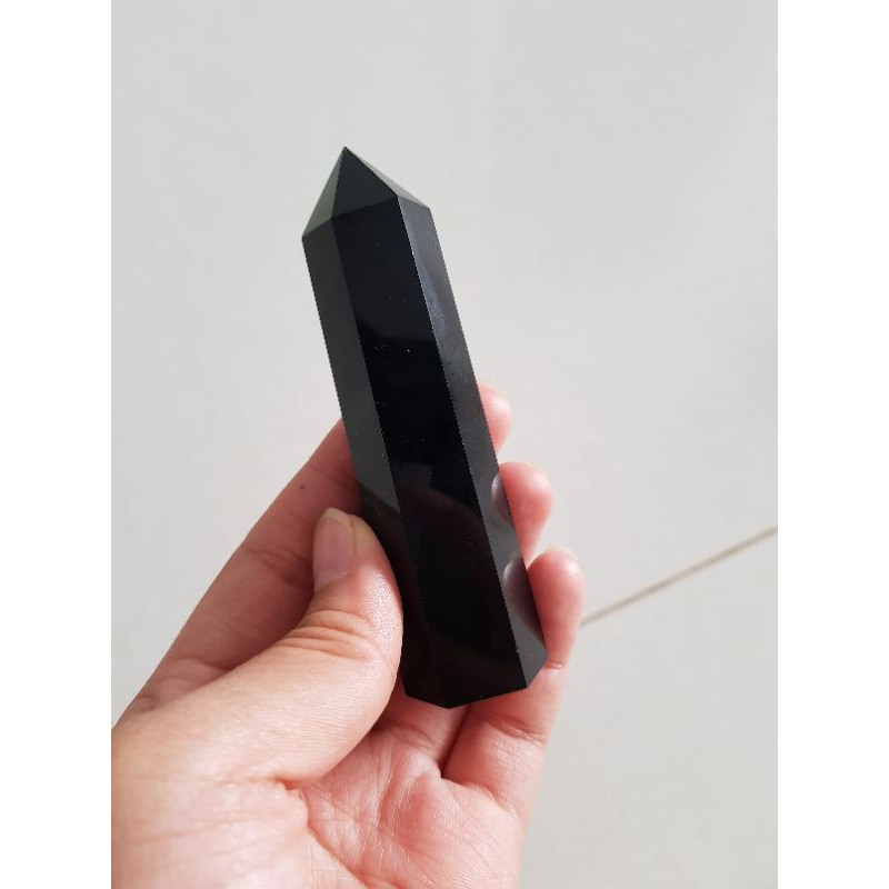 Trụ đá thanh tẩy Black Onyx dùng trong bài Tarot, đá phong thủy hay thiền định, Reiki.