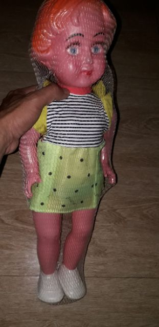 Một búp bê nhựa loại to cao 50cm bằng nhựa Việt Nam