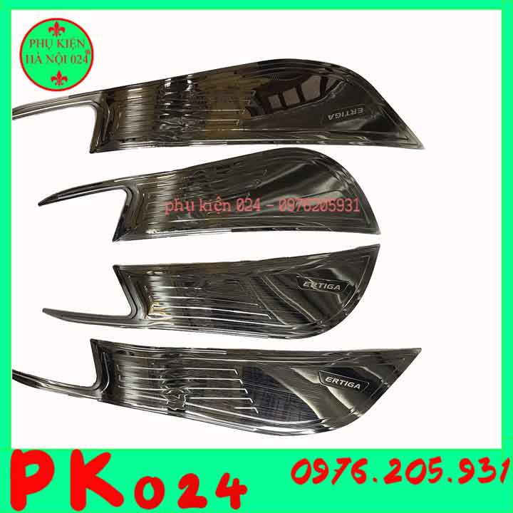 Bộ ốp tapli Ertiga 2019-2020 vân Titan chống xước va đập khi mở cửa và làm đẹp xe