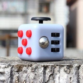 Fidget Cube: thiết bị giúp tập trung làm việc
