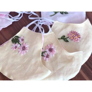Khẩu trang thêu hoa cúc