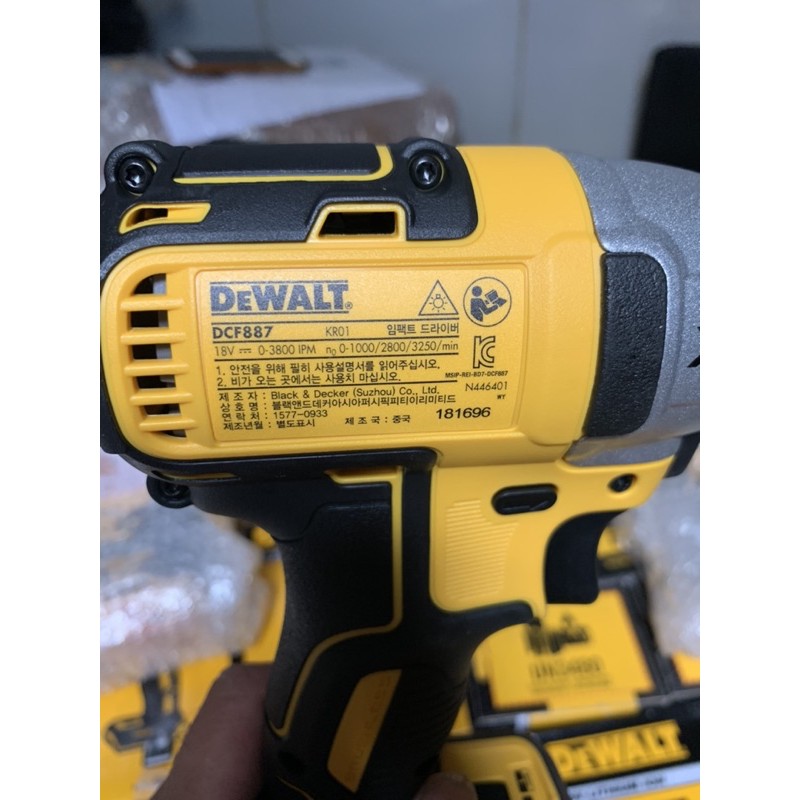 Vít DEWALT DCF887N