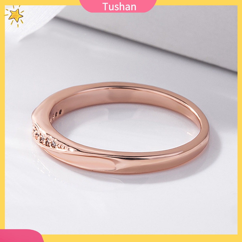 Nhẫn đính hôn đính đá zircon hình tròn sang trọng