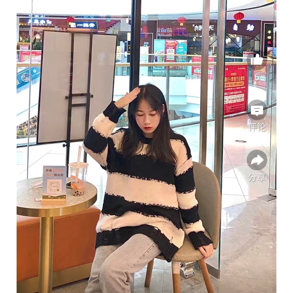 Áo len nữ form rộng rách xẻ tà, áo len sọc ngang trắng đen