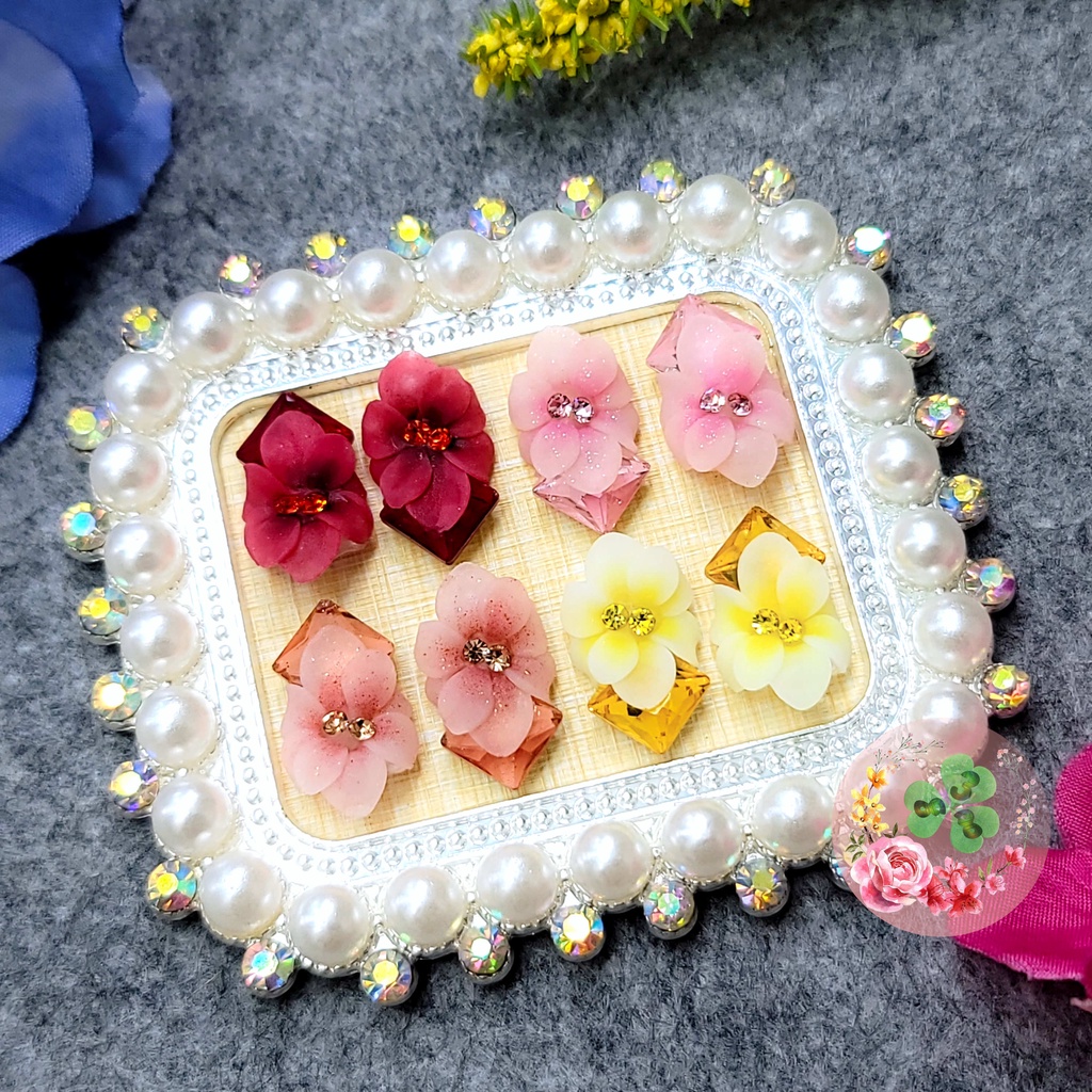 Mẫu: F049 . Hoa bột "Cúc đá vuông" đính móng siêu xinh.