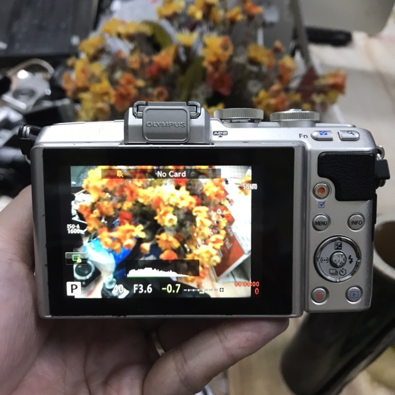 Máy ảnh Olympus E-PL7 kèm ống 14-42 đẹp xuất sắc