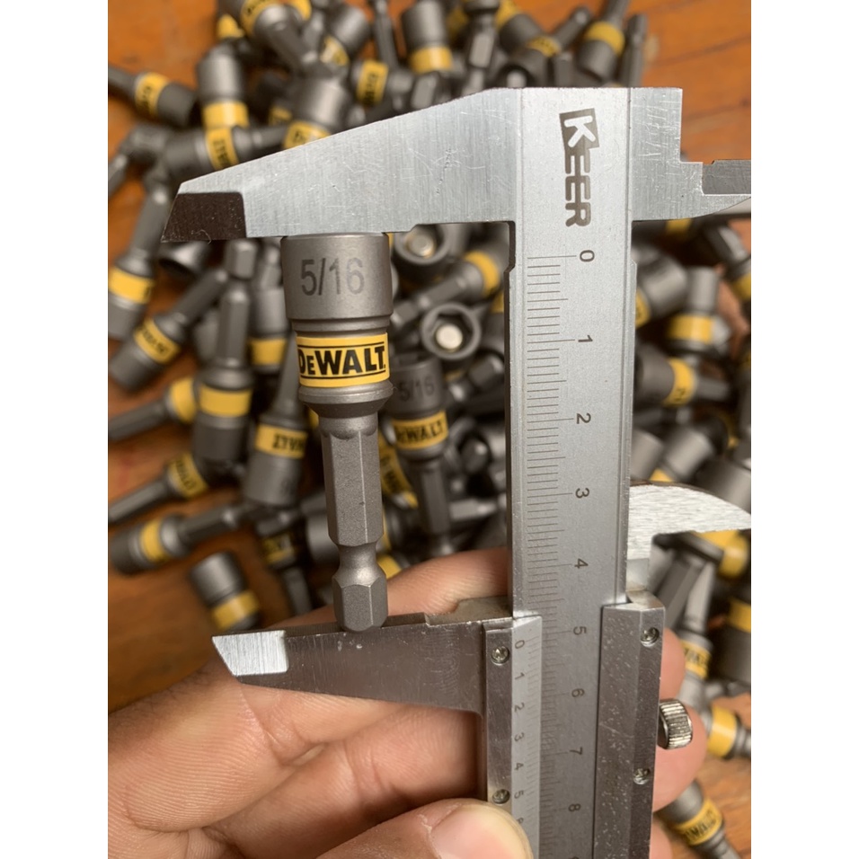 Đầu tôn Dewalt 5/16  dài 50mm chính hãng hàng chuẩn châu âu chất lượng cao