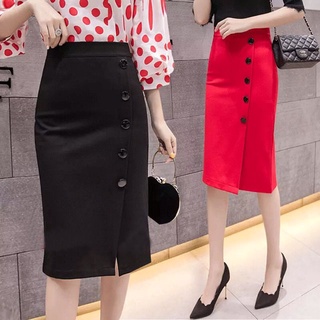 Chân váy bút chì phối cúc thời trang