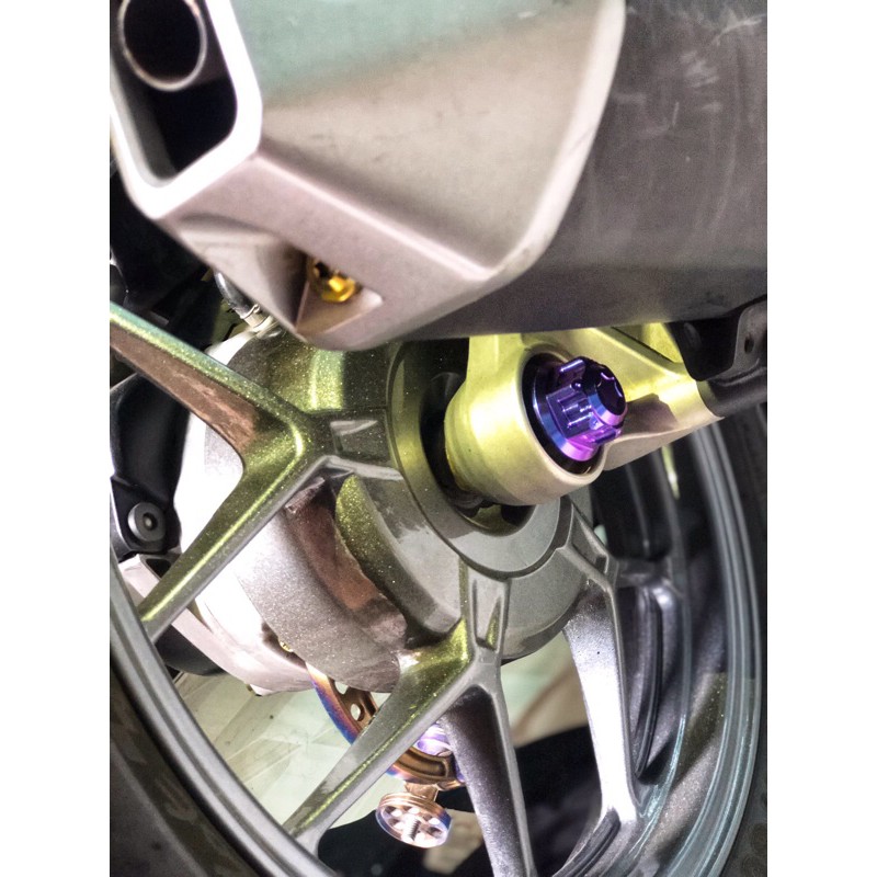 Ốc chụp cốt bánh sau tay ga Titan Gr5 , gắn vario , AB , vison , SH ...