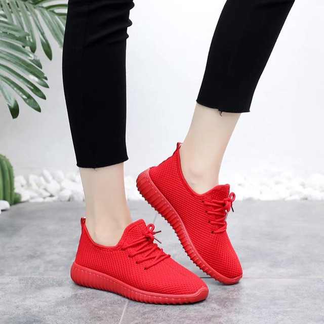 giày thể thao đen đỏ chơn thắt dây | BigBuy360 - bigbuy360.vn