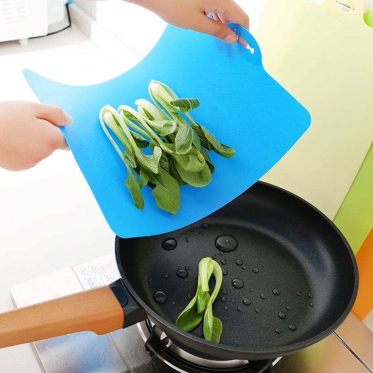 Thớt Nhựa Dẻo Size Lớn Chất Liệu Kháng Khuẩn Chống Trượt Nhiều Màu