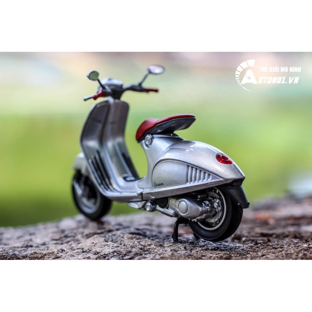 Mô hình xe Vespa 946 2014 Silver 1:18 Welly 7171G