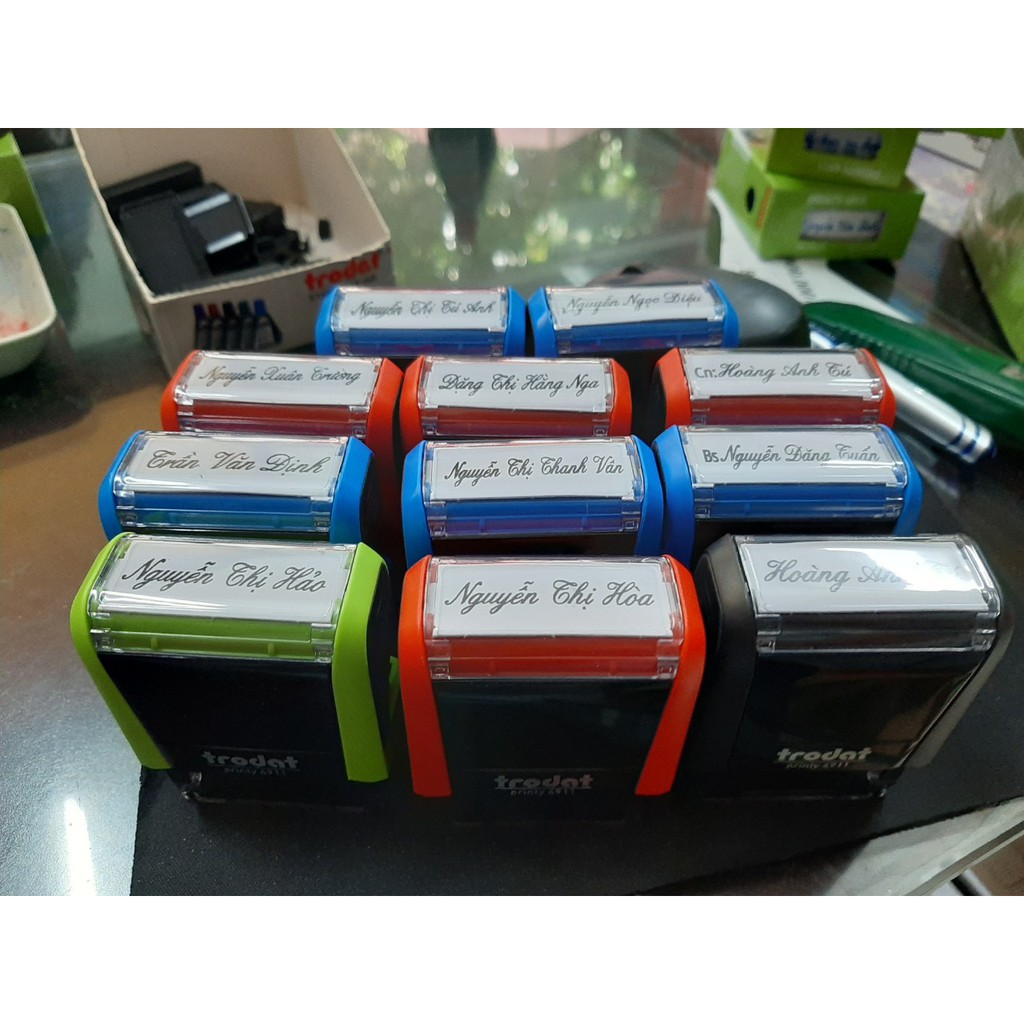Khắc con dấu tên với cán dấu đẹp