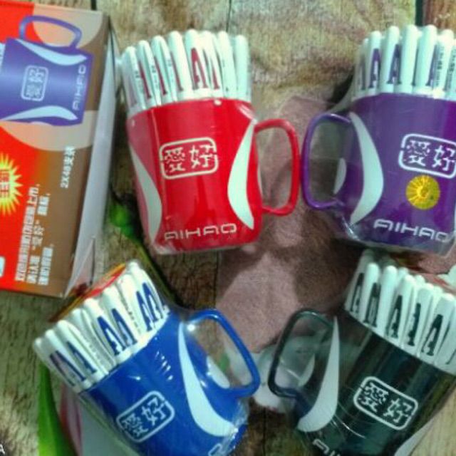 Cốc bút A sét (48 cái một cốc ) loại 1 bút bi nước Aihao
