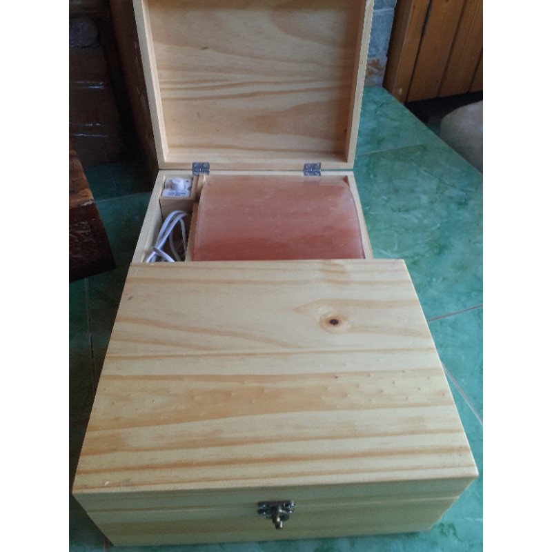 Hộp xông chân đá muối himalya, nguyên hộp, kèm đá và đầy đủ phụ kiện như hình, đá nuối mặt cong dày 5cm, hộp gỗ thông