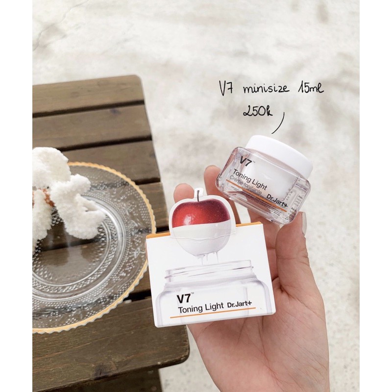 Kem dưỡng trắng tái tạo da V7 Toning light Hàn Quốc size mini 15ml