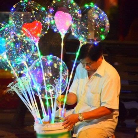 Bóng Galaxy tặng Đèn  Led+ Gậy + Pin (hàng loại 1 siêu dày, siêu an toàn)  [ GIÁ HỦY DIỆT ]