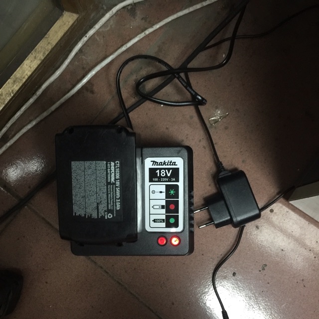 Sạc makita 18v