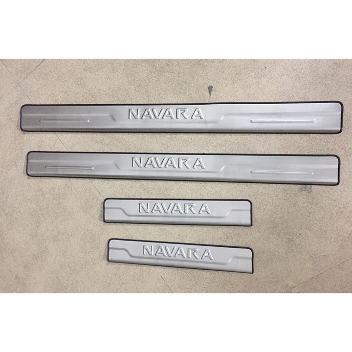 Bộ 8 ốp bậc trong ngoài Nissan Navara Mẫu Inox ko gỉ