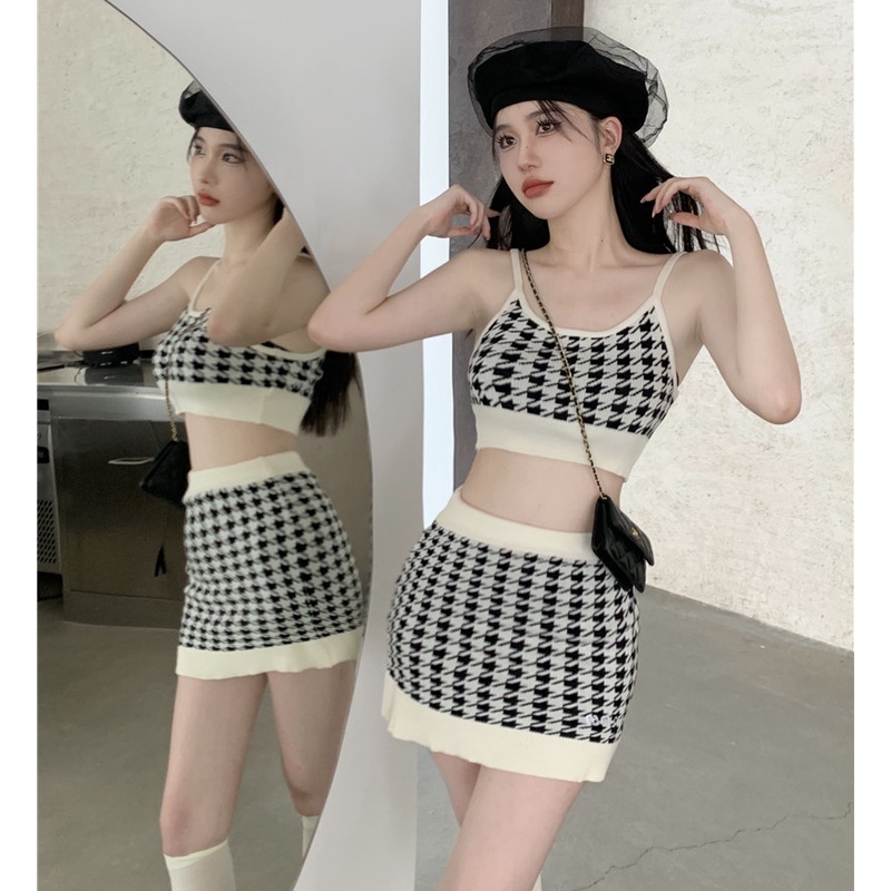 QKOOLE  Bộ Áo croptop Dệt Kim + Chân Váy Ôm Dáng Kiểu Hàn Quốc Xinh Xắn Cho Nữ
