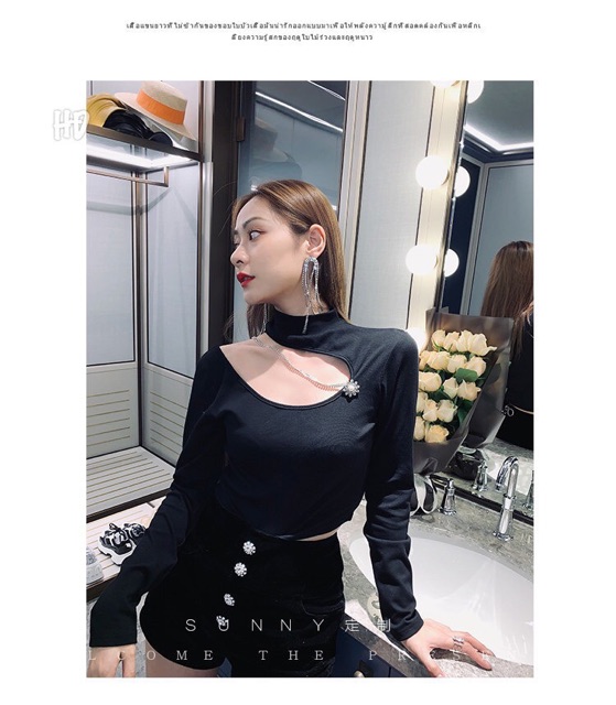 Áo thun khoét ngực kèm dây đá