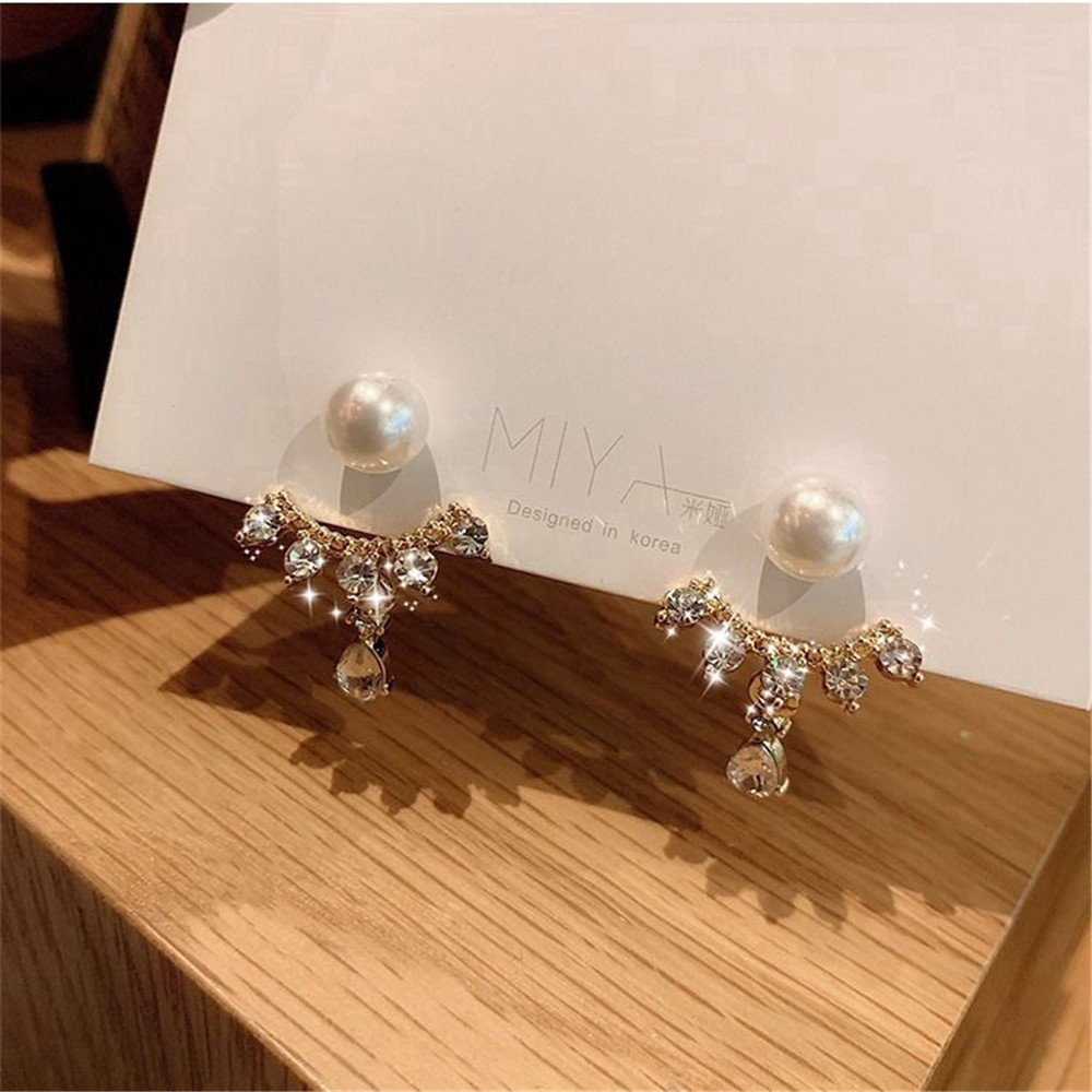 Khuyên Tai Dáng Dài Tạo Hình Độc Đáo Dành Cho Phái Nữ