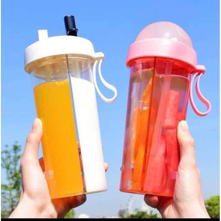 Bình nước chia 2 ngăn có ống hút và dây đeo 600ml, chất liệu nhựa trong suốt (ảnh thật)