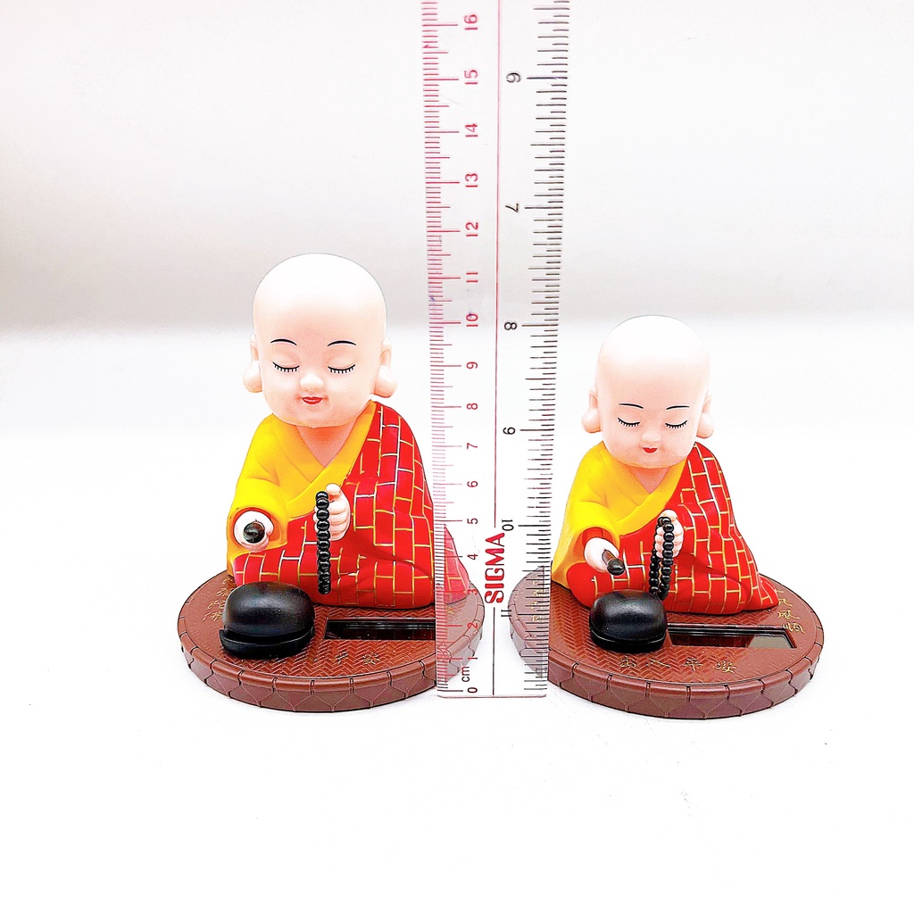 Chú tiểu gõ mõ đế tròn phong thủy hoạt động bằng năng lượng mặt trời