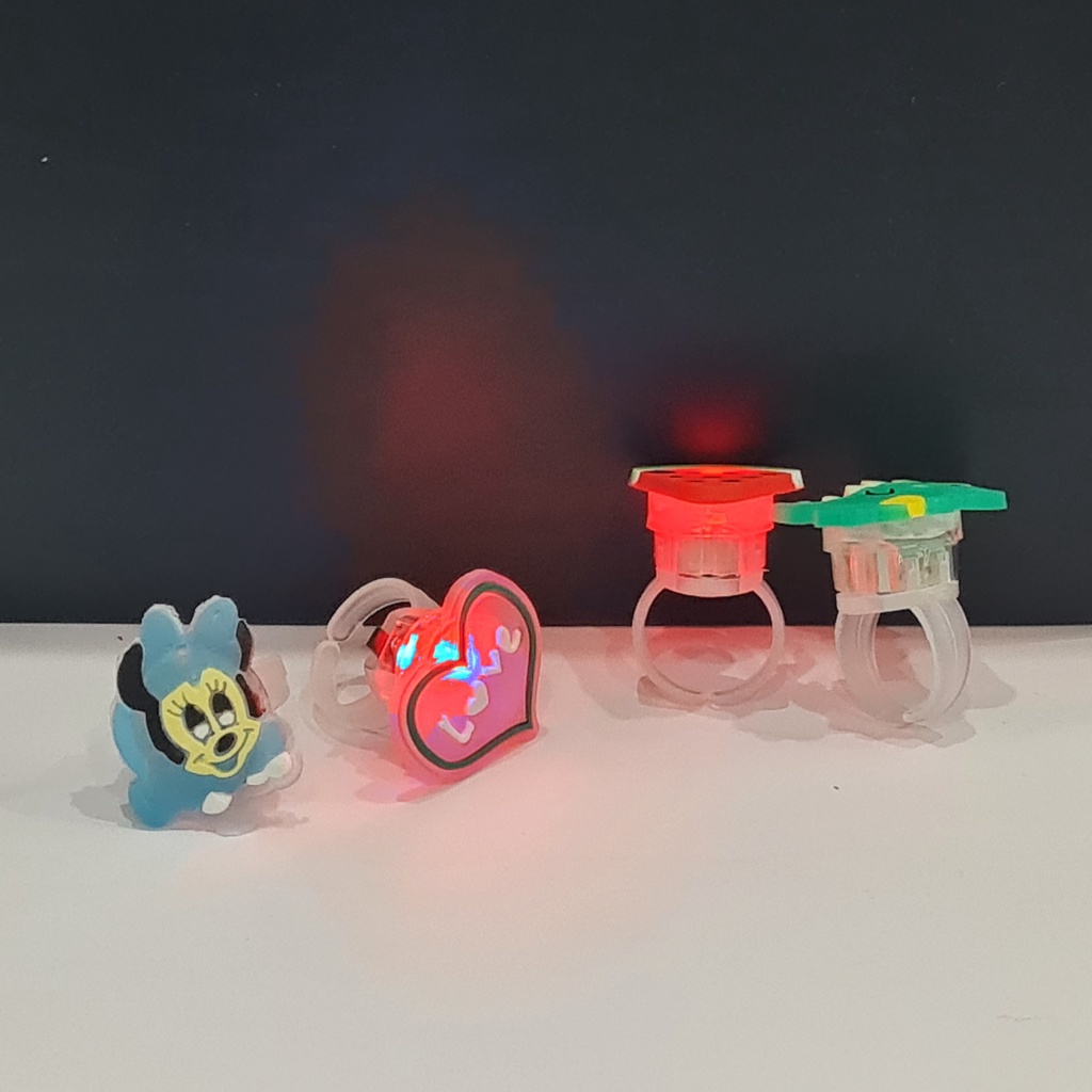 Nhẫn phát sáng đồ chơi đeo tay có đèn led cho bé