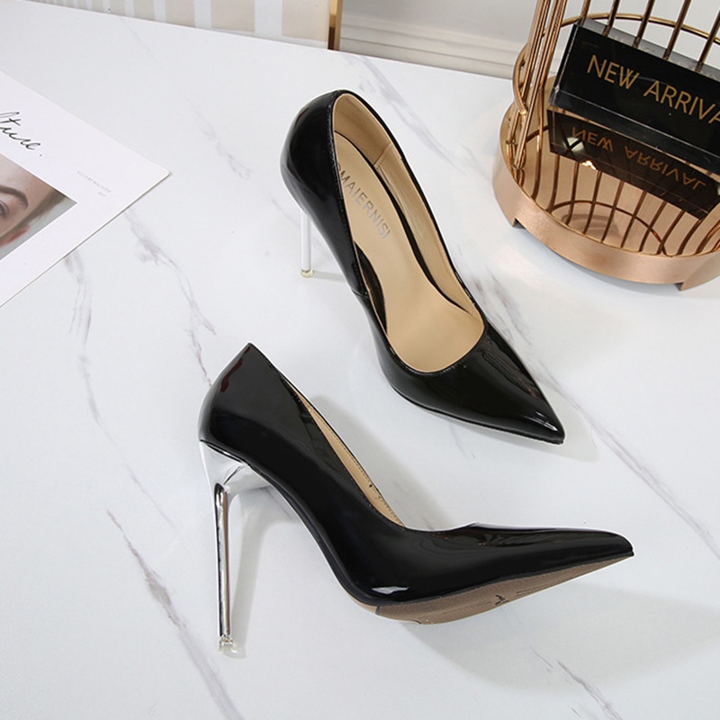 Giày Cao Gót Mũi Nhọn Size Lớn Phối Kim Loại Thời Trang