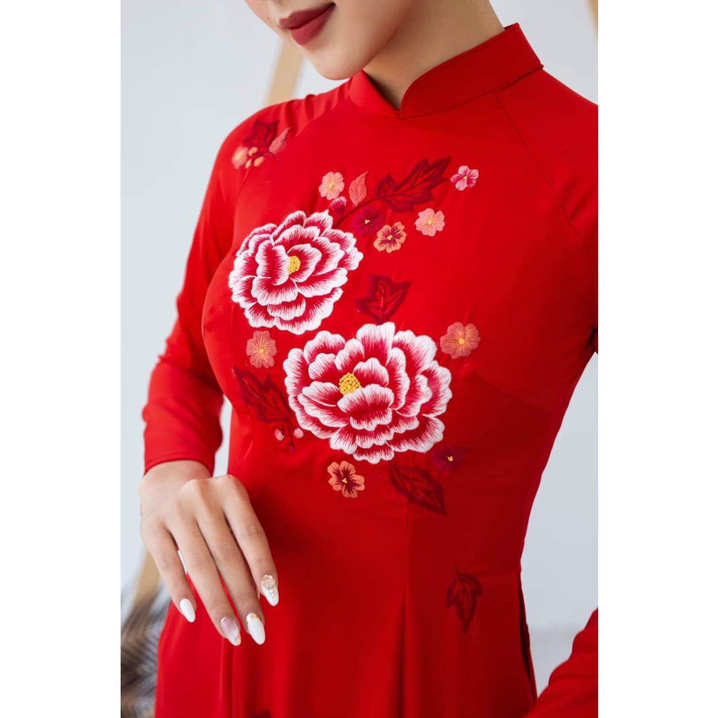 Áo dài truyền thống thêu hoa mẫu đơn kép màu đỏ madam Hà Trần