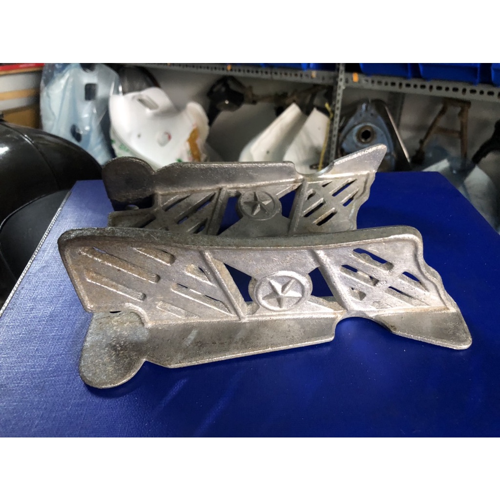 Gác chân sau cho xe honda 67 mẫu xưa hình ngôi sao nhỏ - bằng nhôm đúc