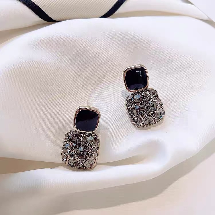 Bông tai đính đá zircon màu đen sang trọng thời trang