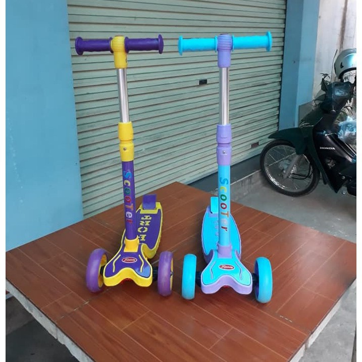 Xe trượt Scooter hàng Cao cấp (có giảm xóc + phanh chân + đèn bánh xe)-601