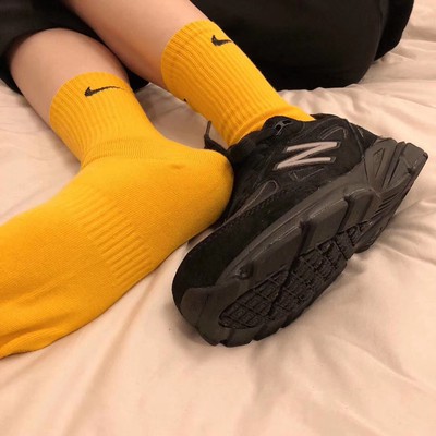 Vớ thể thao Nike ống dài phong cách trẻ trung dành cho nam nữ