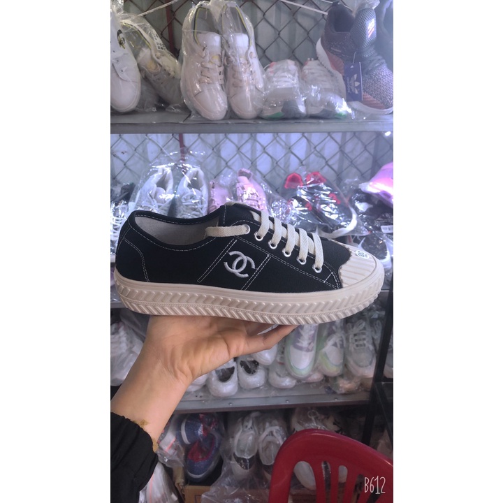 GIÀY THỂ THAO NỮ ĐEN