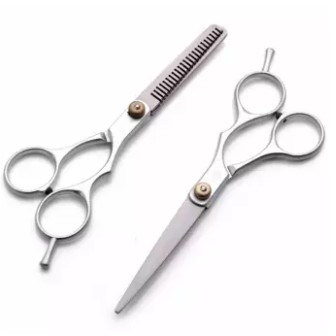 Bộ đồ nghề cắt tóc sang trọng và đẳng cấp (gồm: Tông đơ Walux , kéo cắt tỉa, áo choàng, dao cạo, chổi phủi và lược)