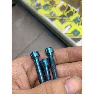 Ốc 6li trụ titan gr5