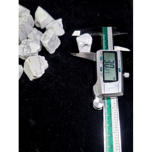 Đá thô Howlite tự nhiên có 2 kích cỡ thanh tẩy bài tarot, sưu tầm trưng bày..