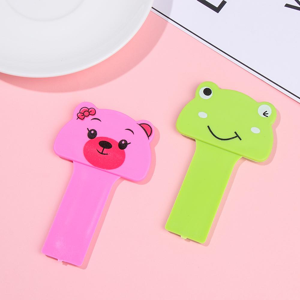 Dụng Cụ Nhấc Nắp Bồn Cầu Hình Gấu Dễ Thương