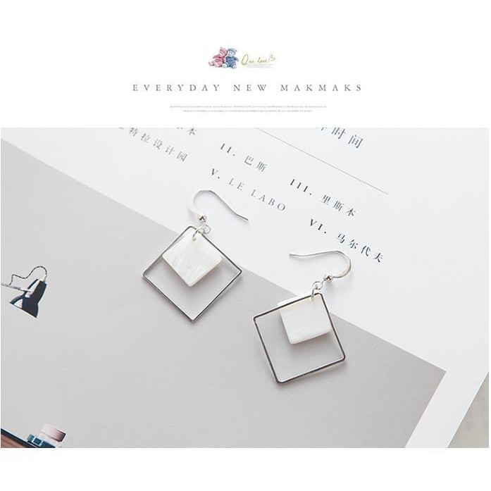 Bông tai trắng hình vuông Hàn Quốc
